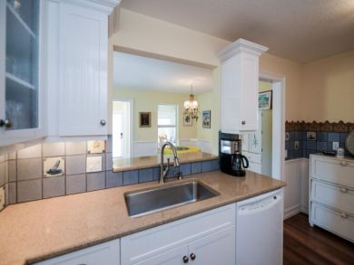 Stunning Walk to Beach Cottage Anna Maria Island GREAT Pool