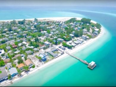 Stunning Walk to Beach Cottage Anna Maria Island GREAT Pool