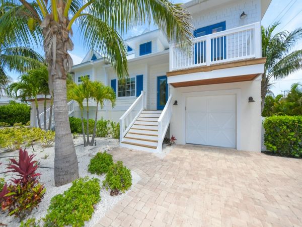 Three Bedroom Holmes Beach Vacation Rental Home with Pool