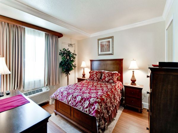 Anna Maria Two Bedroom Condo - Steps to the Beach