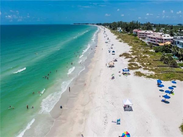 Anna Maria Two Bedroom Condo - Steps to the Beach