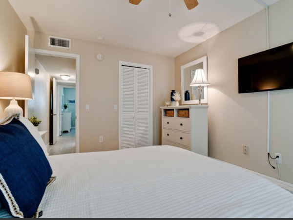 Anna Maria Gulf Front Vacation Condo Just 25 Steps to Beach!