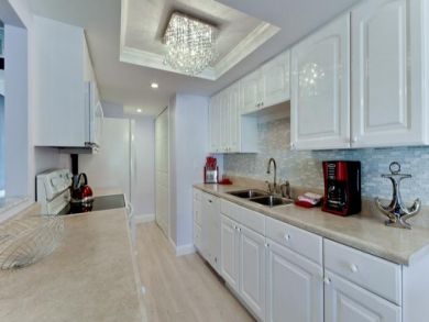 Stunning Town Home Two Miles From Anna Maria Island Stunning Town Home Two Miles From Anna Maria Island