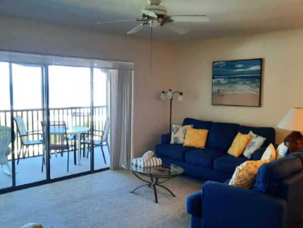 Lovely Two Bedroom Two Bathroom Beach Condo Sleeps Four