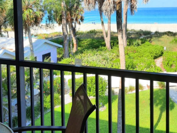 Lovely Two Bedroom Two Bathroom Beach Condo Sleeps Four