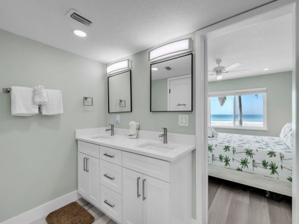 Anna Maria Island Vacation Condo Right on The Beach!