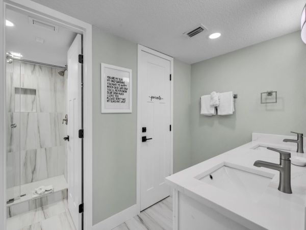 Anna Maria Island Vacation Condo Right on The Beach!