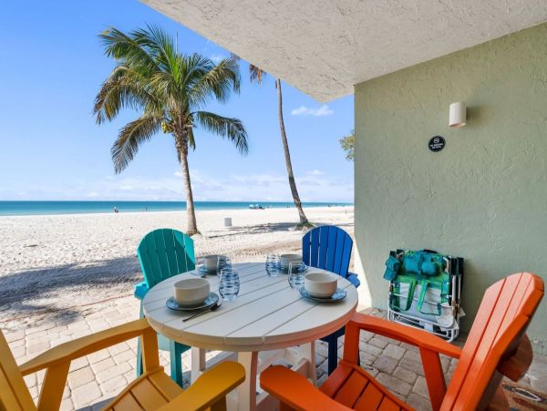 Anna Maria Island Vacation Condo Right on The Beach!