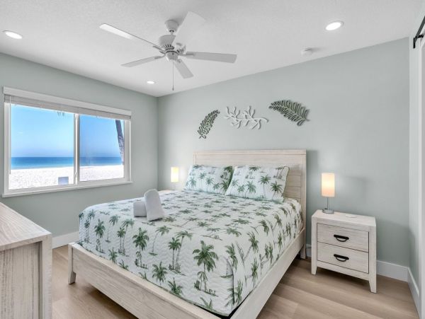 Anna Maria Island Vacation Condo Right on The Beach!