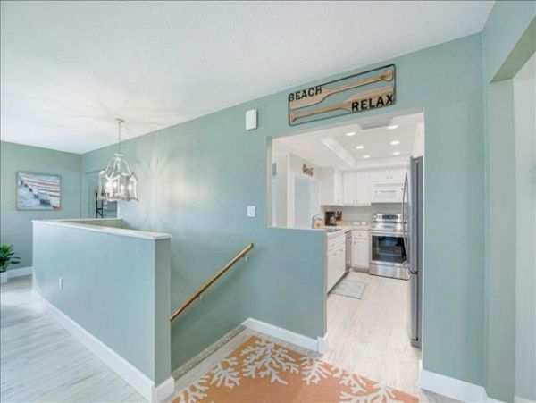 True Siesta Key Luxury Lovely Stroll to beach Condo