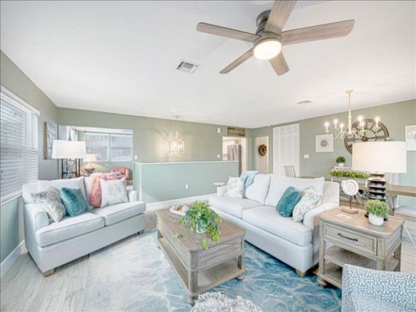 True Siesta Key Luxury Lovely Stroll to beach Condo