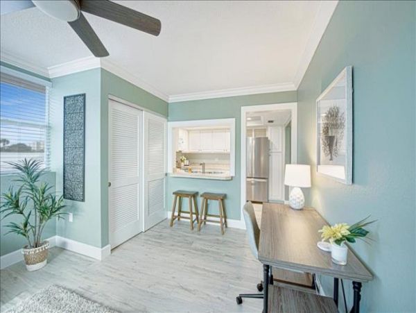 True Siesta Key Luxury Lovely Stroll to beach Condo