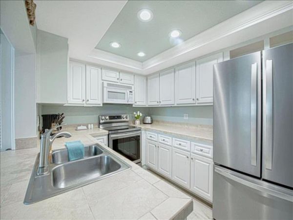 True Siesta Key Luxury Lovely Stroll to beach Condo