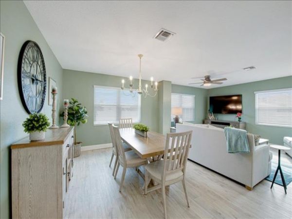True Siesta Key Luxury Lovely Stroll to beach Condo