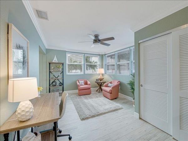 True Siesta Key Luxury Lovely Stroll to beach Condo