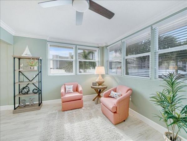 True Siesta Key Luxury Lovely Stroll to beach Condo