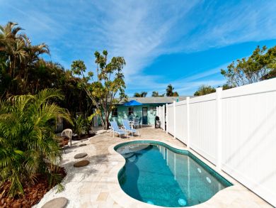 Charming Vacation Cottage Renovated on Anna Maria Island