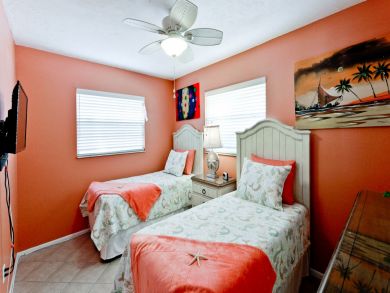 Charming Vacation Cottage Renovated on Anna Maria Island