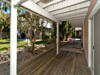 Holmes Beach Vacation Rental Sleeps 6 Short Walk to Beach