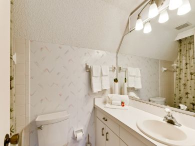 Holmes Beach Vacation Rental Sleeps 6 Short Walk to Beach