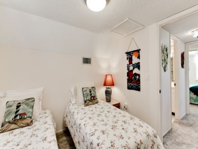Holmes Beach Vacation Rental Sleeps 6 Short Walk to Beach