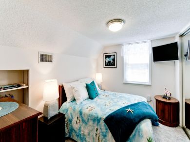 Holmes Beach Vacation Rental Sleeps 6 Short Walk to Beach