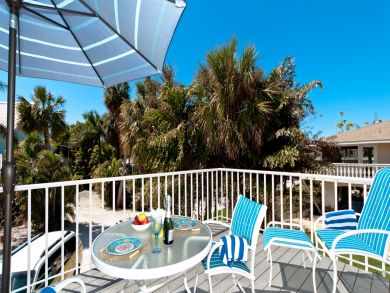 Holmes Beach Vacation Rental Sleeps 6 Short Walk to Beach