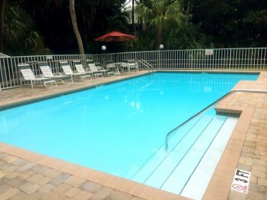Holmes Beach Vacation Rental Sleeps 6 Short Walk to Beach