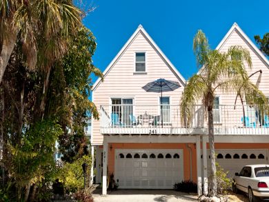 Holmes Beach Vacation Rental Sleeps 6 Short Walk to Beach