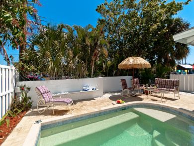 Beautiful 2 Bedroom Duplex Private Pool Short Walk to Beach