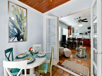 Beautiful 2 Bedroom Duplex Private Pool Short Walk to Beach