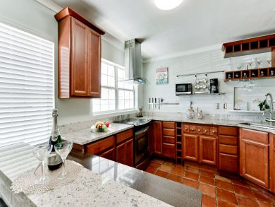 Beautiful 2 Bedroom Duplex Private Pool Short Walk to Beach