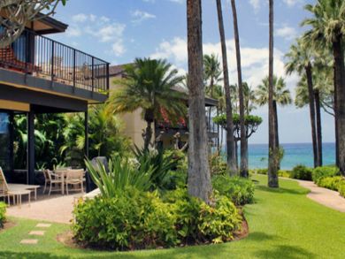 Porch & walkway to beach