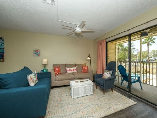 Charming Two Bedroom Condo in Homes Beach Short Walk to Beach