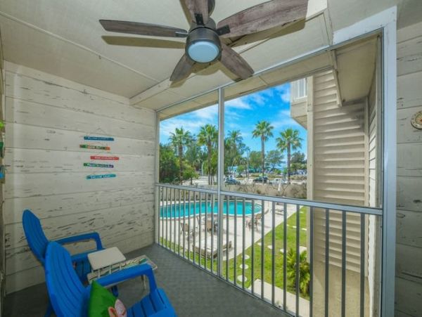 Charming Two Bedroom Condo in Homes Beach Short Walk to Beach