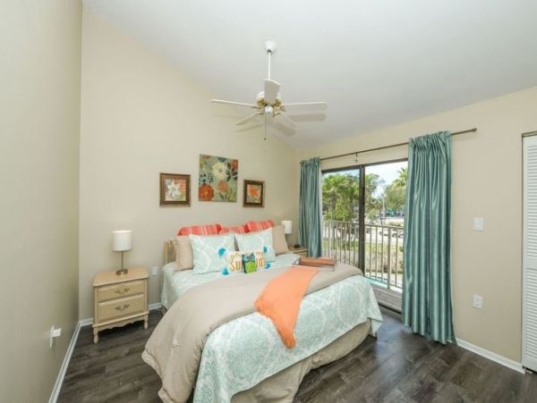 Charming Two Bedroom Condo in Homes Beach Short Walk to Beach