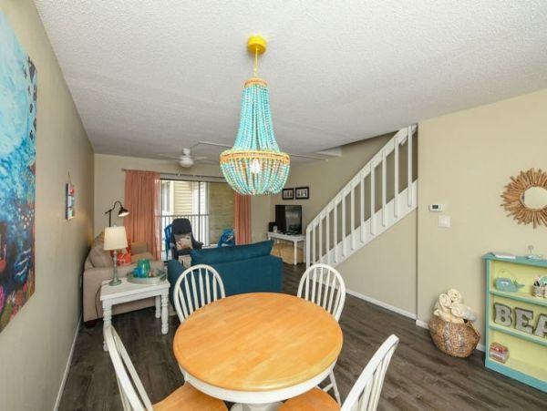Charming Two Bedroom Condo in Homes Beach Short Walk to Beach
