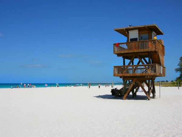 Charming Two Bedroom Condo in Homes Beach Short Walk to Beach