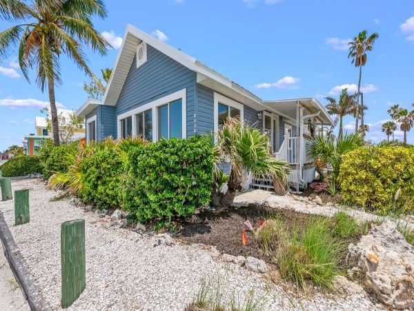 Three Bedroom Home Anna Maria Island Beach Right Across the Street.