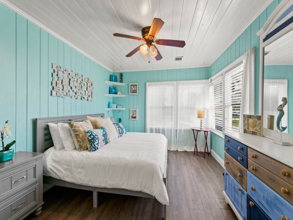 Three Bedroom Home Anna Maria Island Beach Right Across the Street.