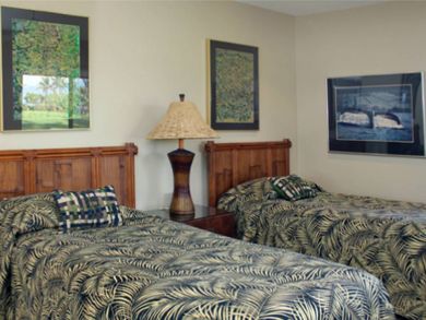 Guest bathroom with twin beds
