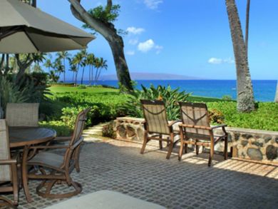 Ocean front lanai with outdoor furniture & BBQ
