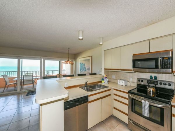 Beachfront Unit with 2 Bedrooms in Bradenton Beach