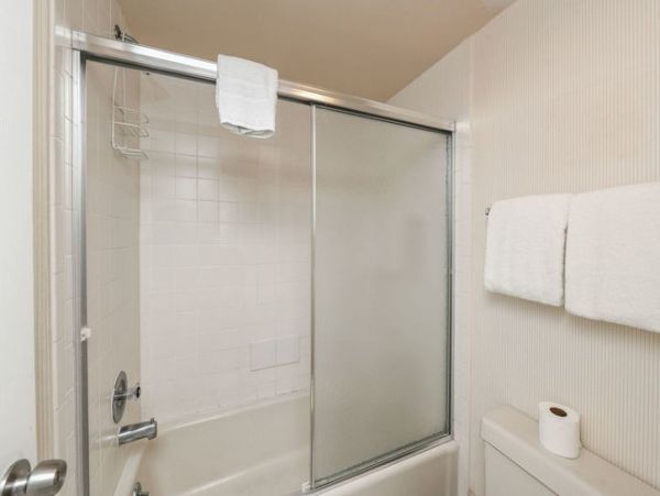 Beachfront Unit with 2 Bedrooms in Bradenton Beach