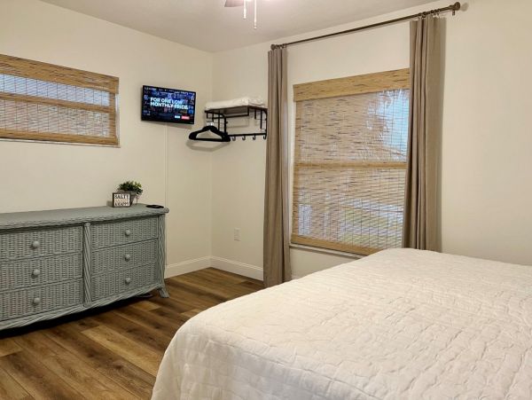 Cozy 3-Bedroom Condo with Resort Amenities on Holmes Beach