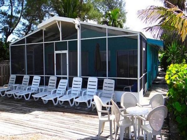 SPECTACULAR VIEWS BEACHFRONT 2 BEDROOM