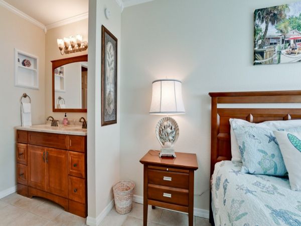 Holmes Beach Vacation Accommodation with Two Bedrooms