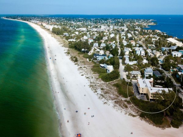 Holmes Beach Vacation Accommodation with Two Bedrooms