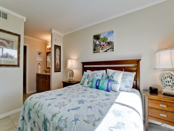 Holmes Beach Vacation Accommodation with Two Bedrooms