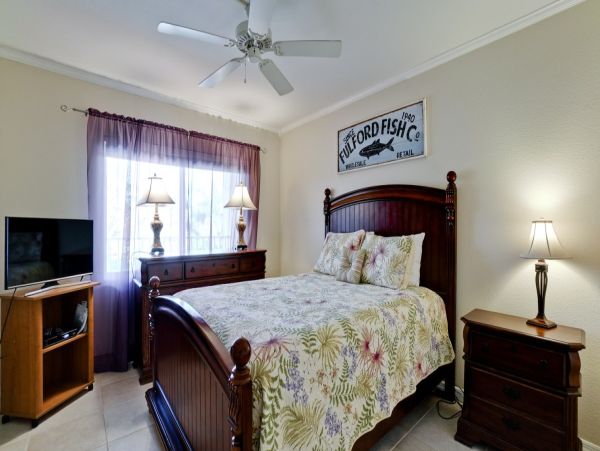 Holmes Beach Vacation Accommodation with Two Bedrooms